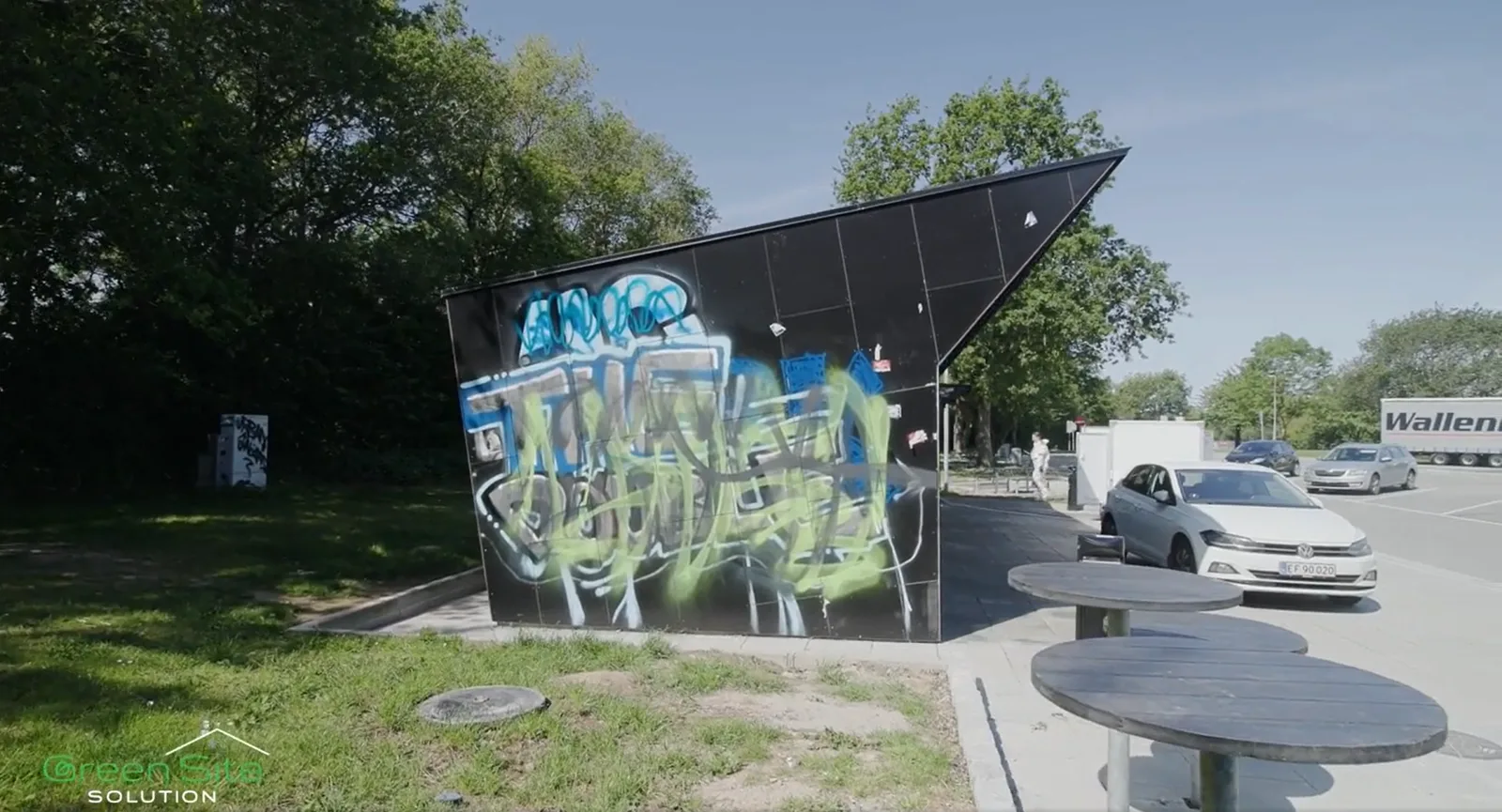 Facade med graffiti vurderes før afrensning
