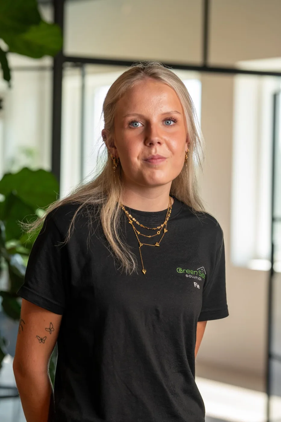 Medarbejder hos Green Site Solution i firmauniform